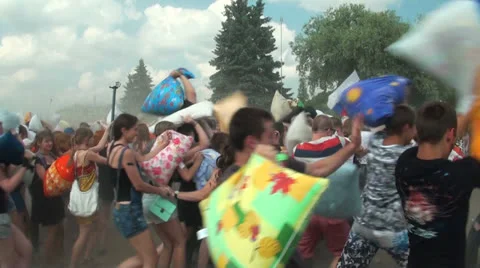 A crowd of people fighting pillows Video stock 25536586