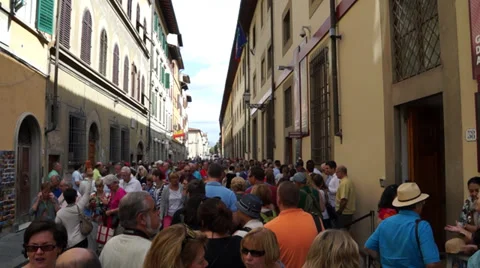 Crowd of People in Florence Stock Footage 32197607