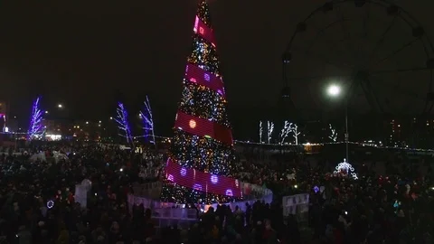 A crowd of people gathered in the central square of the city Stock Footage 123901341