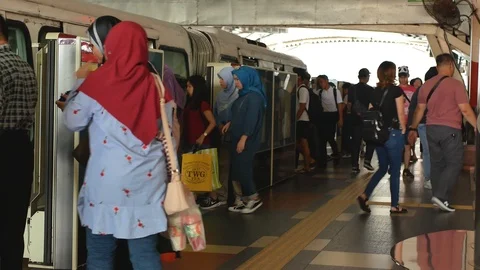 Crowd of people getting in and out of the KL Monorail train. 動画素材 115615916