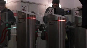 Crowd Of People Going Through Ticket Gate In Subway. Moscow Stock Footage 85659203