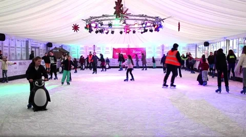 Crowd of people ice skating Stock Footage 44642360
