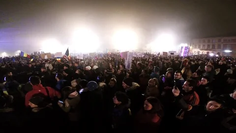 Crowd of people protesting against corrupt Romanian Government and Amnesty Law Video stock 72303074