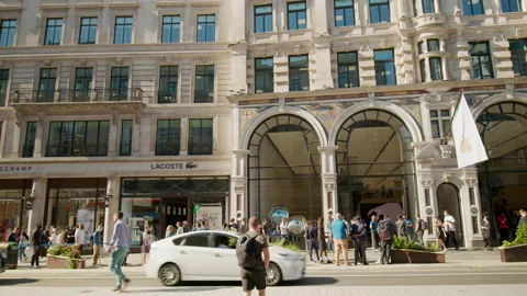 A crowd of people queueing for the new iPhone 13 PRO. Stock Footage 161498106