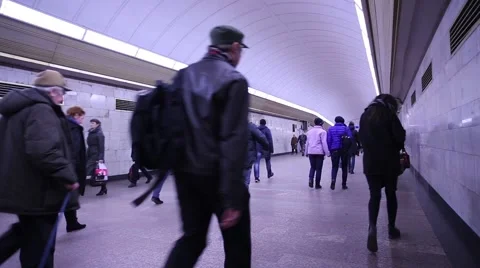 Crowd Of People In The Russian Subway Video stock 48343302