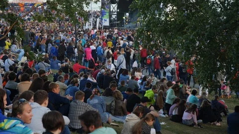 Crowd people spend their weekends actively in urban nature. Stock Footage 114300752