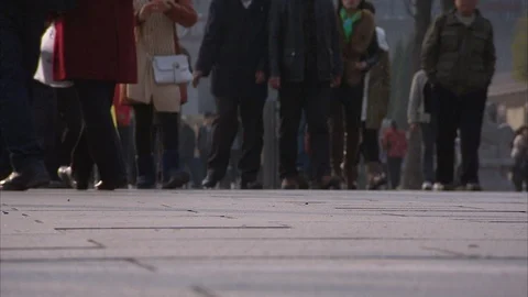 Crowd of people strolling on the sidewalk Stockbeeldmateriaal 88545378