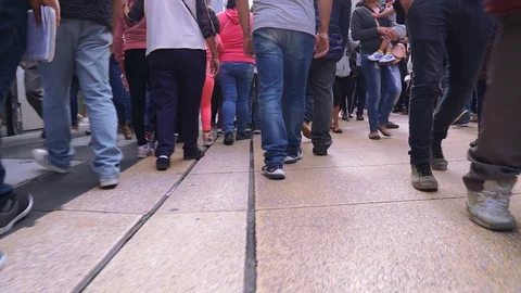 Crowd of people walking Stock Footage 113285087