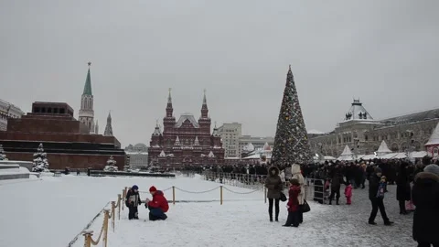 Crowd of people walking Red Square Moscow New Year holidays Stock Footage 132885247