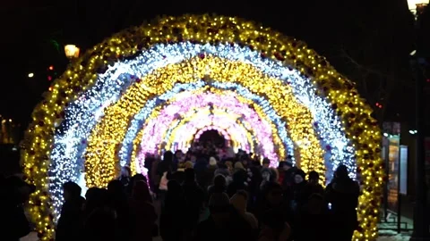 Crowd of people walking through a light tunnel on the streets of Moscow, New Vidéo 95672009