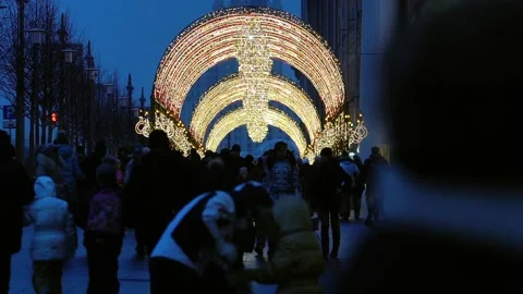 Crowd of people walking through a light tunnel on the streets of Moscow, New 動画素材 95672797