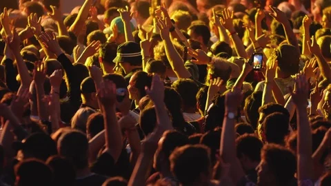 Crowd of People Waving Arms in the Air at Music Festival Concert Vídeos de archivo