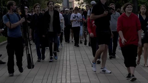 A crowd of protesters are chanting slogans. Stock Footage 117538757