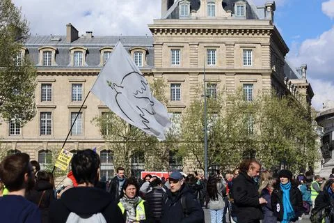 Crowd protesting in Paris for climate and social issues 스톡 사진