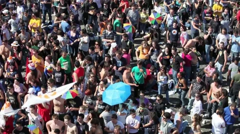 Crowd at a rock concert Stock Footage 8655849