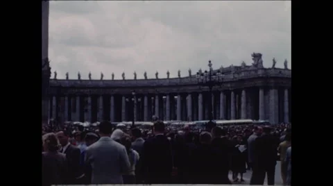 Crowd in Saint Peter's Square Stock Footage 47973071