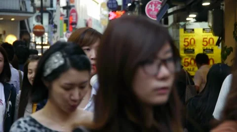 Crowd in Seoul Street Video stock 8761302
