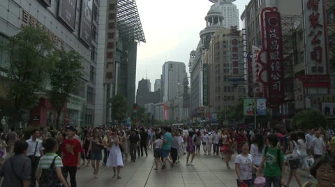 Crowd of shoppers, central Shanghai Stock Footage 38169479