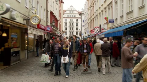 Crowd Shopping Munich Video stock 43650980