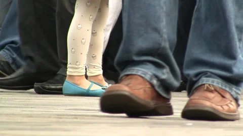 Crowd on sitewalk Stock-Footage 29658445