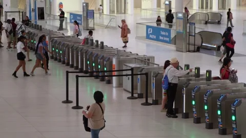 A crowd skillfully navigating their way through a modern transit station 스톡 동영상 291644398