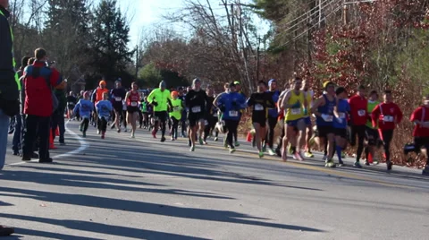 Crowd at Start of Race 스톡 동영상 33032730