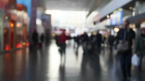Crowd at station defocus Vídeos de archivo 44228178