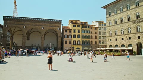 A crowd of tourists exploring the city in 4K. Stock Footage 237082674