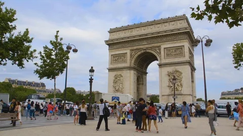 Crowd of Tourists in Front of The Arc De Triumph 스톡 동영상 127268095