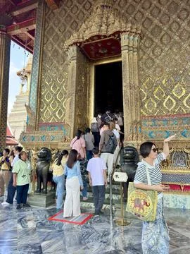 Crowd of tourists queuing to enter the main chapel inside Wat Phra Kaew Stock Photos
