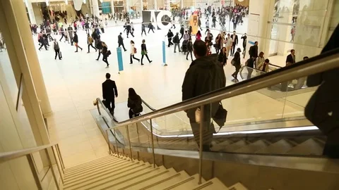 Crowd in train station and escalator Video stock 74640908