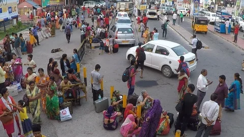 Crowd at Train Station in India 動画素材 98123143