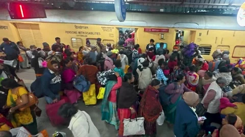 Crowd trying to get in train Stock Footage 299924804