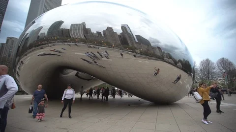 Crowd Visiting The Chicago Bean Silver Mirror Sculpture. Stock Footage 129838528