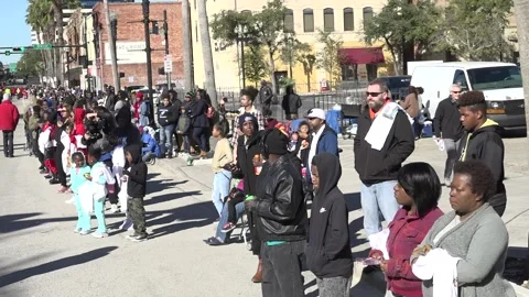 Crowd waiting Stock Footage 146242312