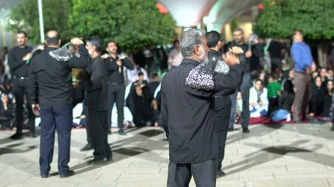 Crowd walking and beating themselves at Muharram, Iran, 4K, DNxHR 스톡 동영상 150169427