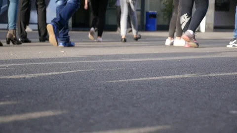 Crowd walking and entering the building Stock Footage 88960654