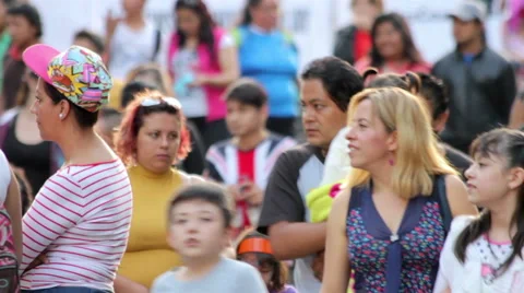 Crowd walking in Chapultepec park. Stock Footage 62161742