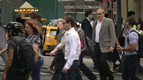 CROWD WALKING CROSS WALK NYC MIDTOWN Stock Footage 77608328