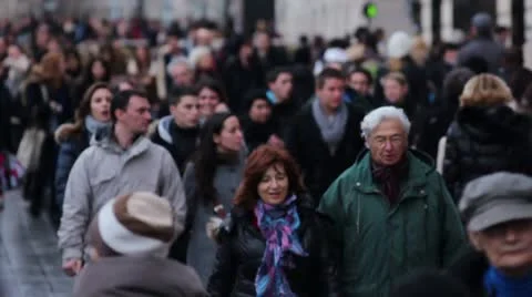 Crowd walking down street 動画素材 10704381