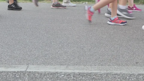 Crowd walking Stock-Footage 112003109