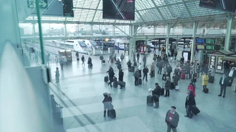 Crowd walking in Gare de Lyon Stock Footage 232578645