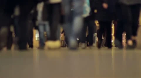 Crowd walking in a hallway 스톡 동영상 10861388