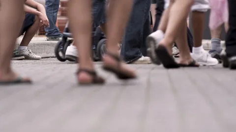 Crowd Walking Outdoors Stockbeeldmateriaal 112881009