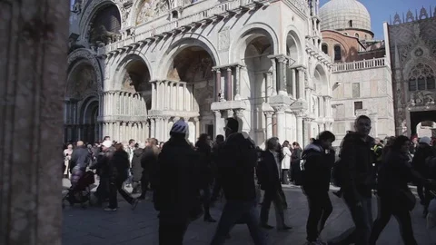Crowd walking in San Mark Square, Venice Stock Footage 71823386