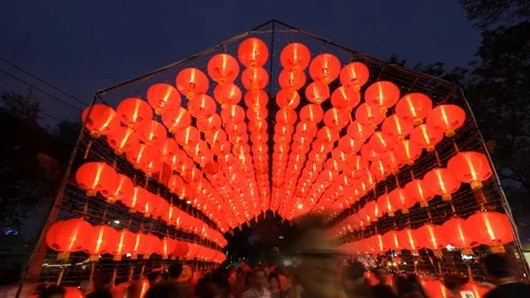 Crowd walking through tunnel on Chinese Lanterns Video stock 72432115