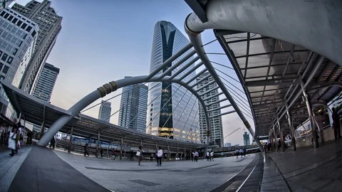 Crowd Walking under Colorful SUnset in Modern City 库存影片 98496504