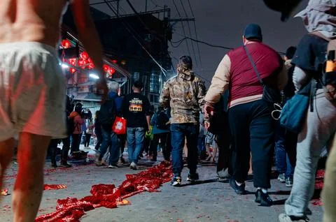 Crowd Walks Beside Long Firecracker Strings at Shezi Yuanxiao Festival 스톡 사진