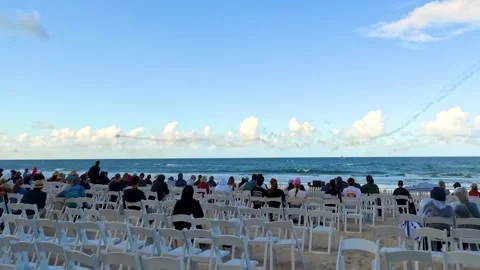 Crowd Watching Pacific Airshow Performance at Surfers Paradise Beach Video stock 345013559