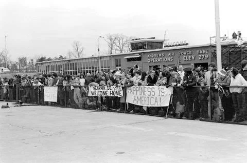 Crowd Welcomes Returning Hostages Stock Photos